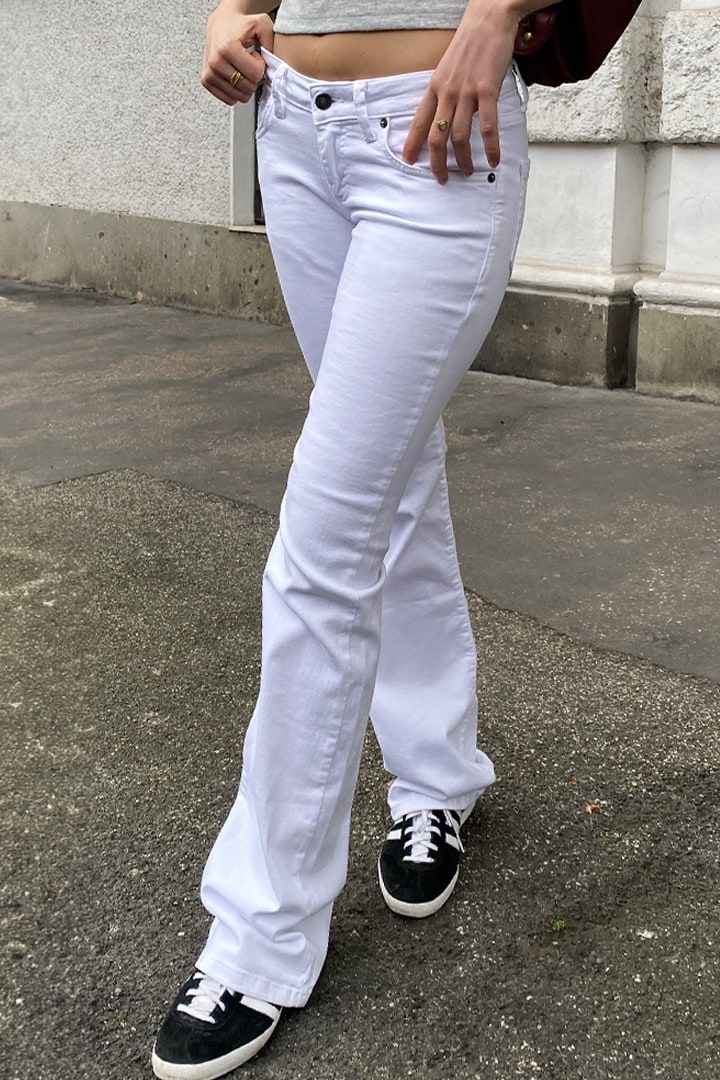WHITE LOW WAIST FLARED JEANS