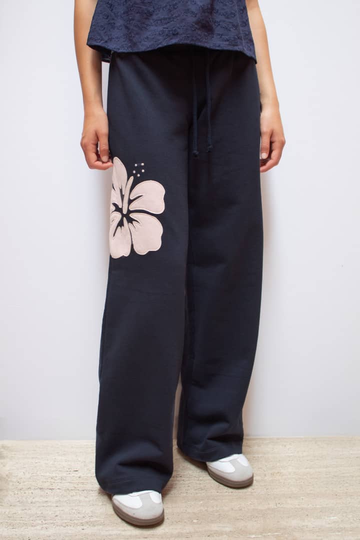 WIDE-LEG JOGGERS WITH FLOWER