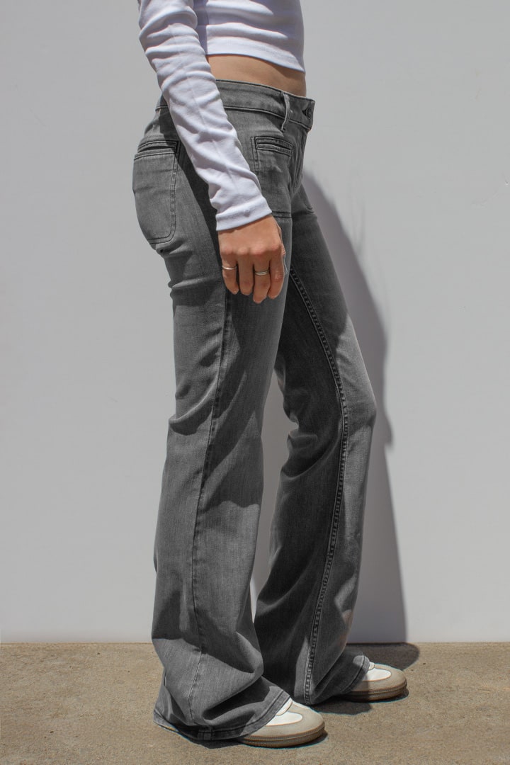 FLARE JEANS WITH FRONT POCKET