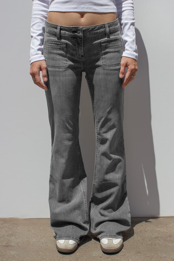 FLARE JEANS WITH FRONT POCKET
