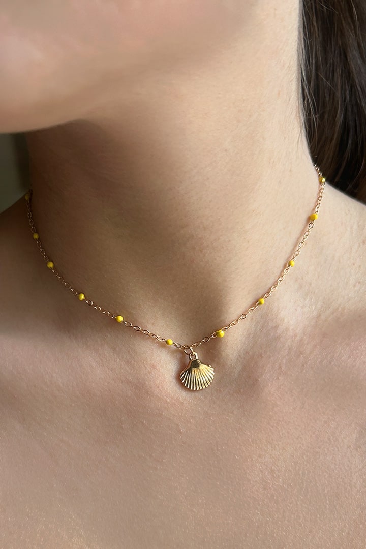 GOLD SHELL NECKLACE