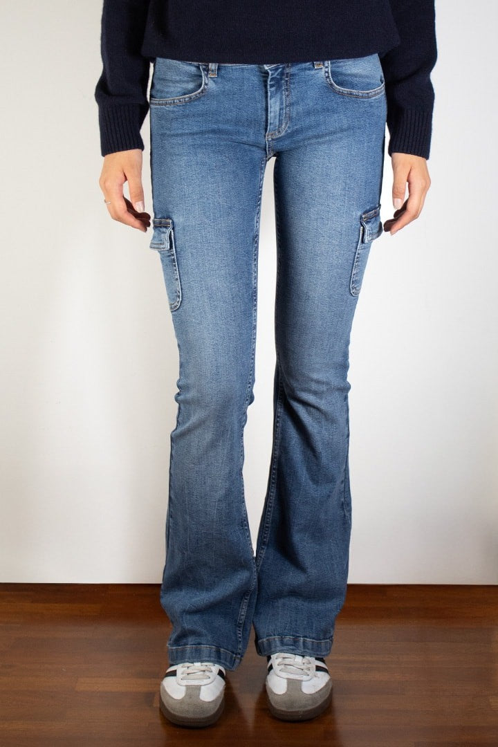 FLARED JEANS WITH POCKETS