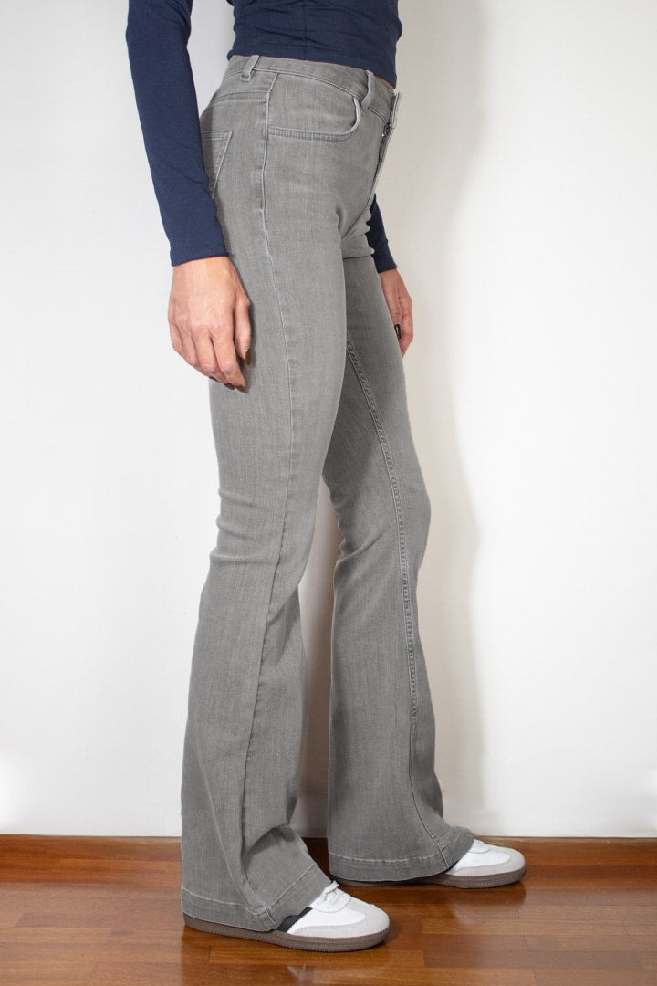 HIGH WAIST FLARED JEANS