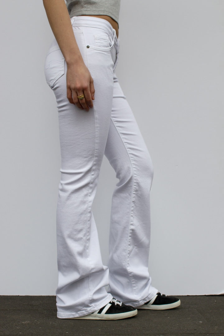 WHITE LOW WAIST FLARED JEANS