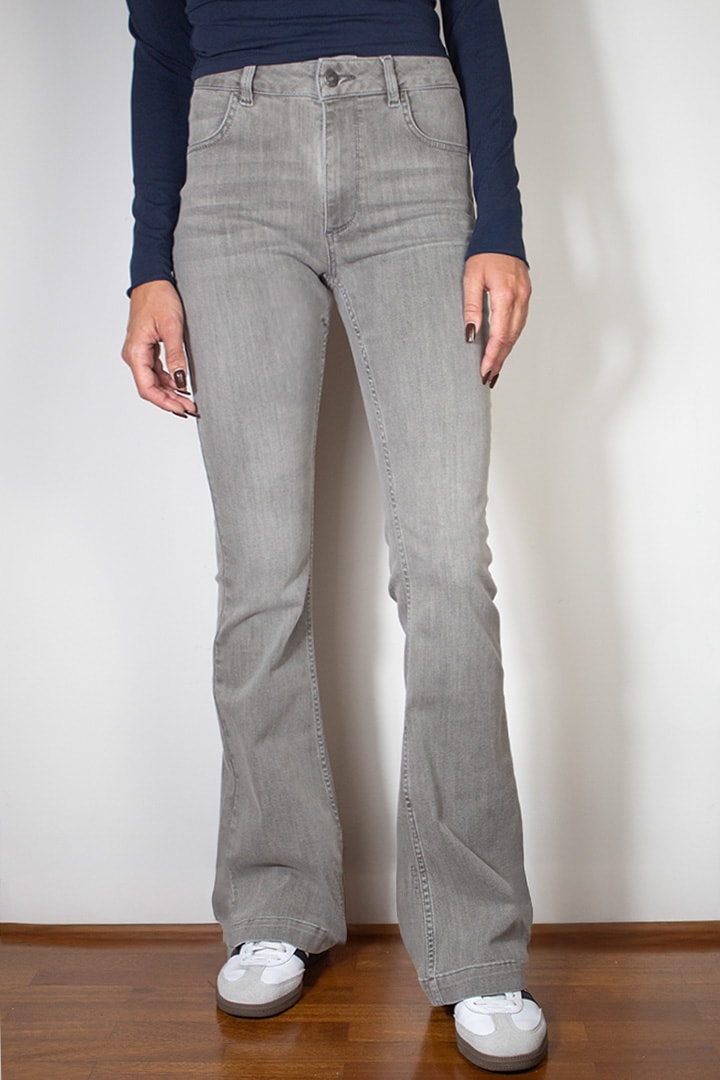 HIGH WAIST FLARED JEANS