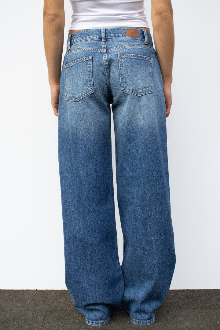 LOW WAIST JEANS
