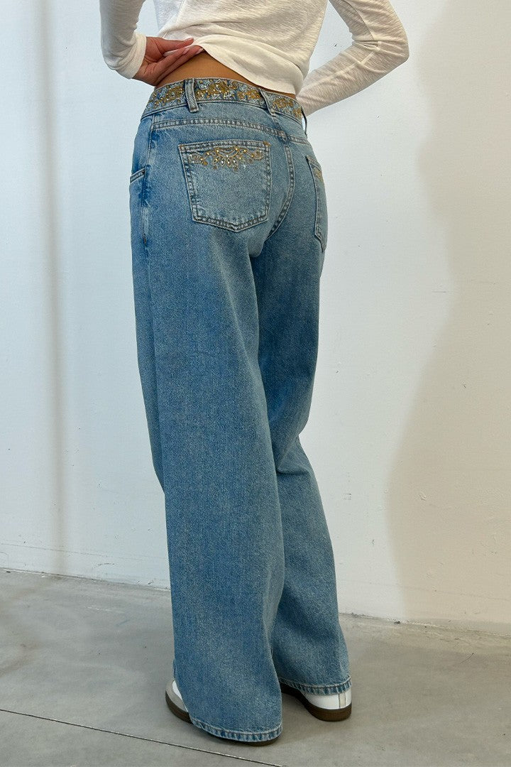 LOW-WAIST JEANS WITH EMBROIDERY AND STUDS