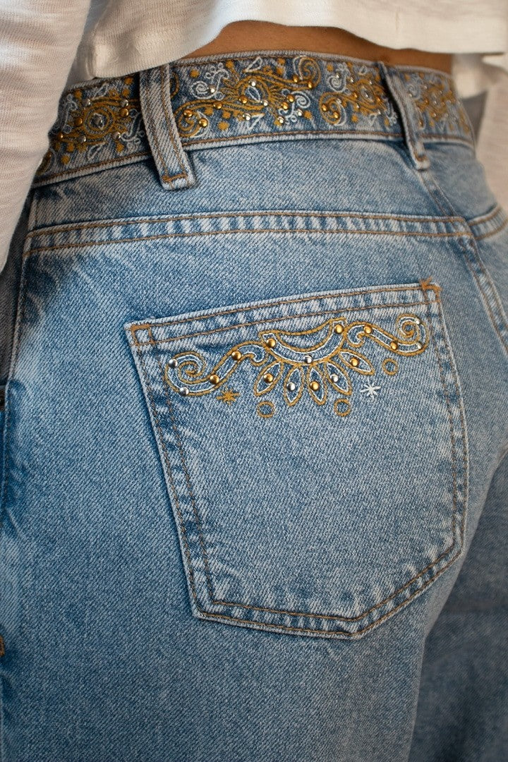 LOW-WAIST JEANS WITH EMBROIDERY AND STUDS