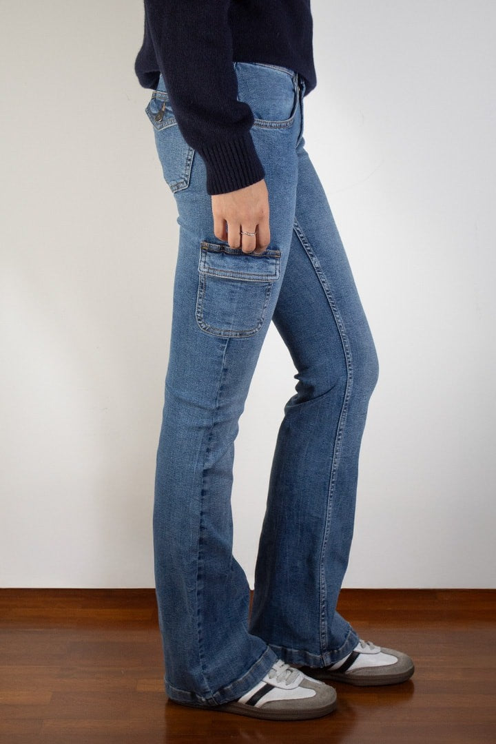 FLARED JEANS WITH POCKETS