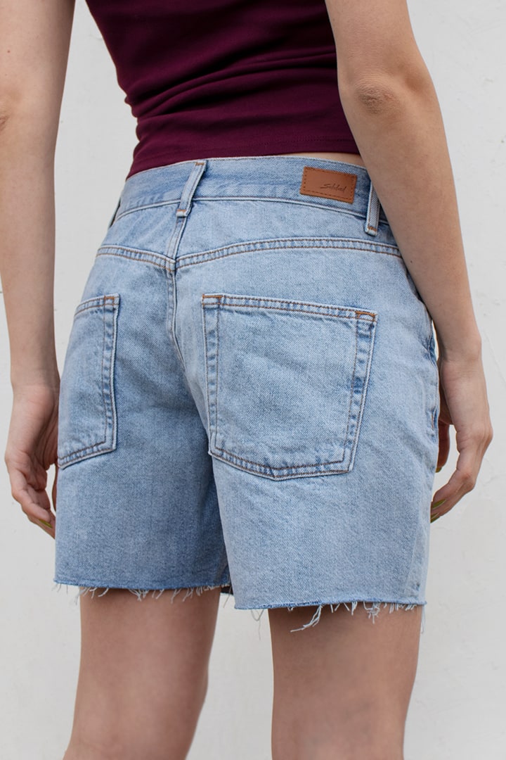 LOW WAIST BERMUDA SHORTS